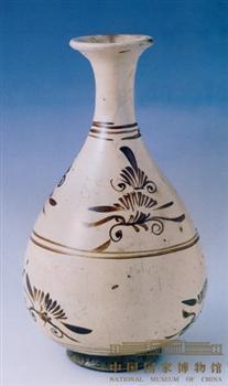 南宁白釉褐彩花卉玉壶春瓶 高端私下交易与工艺品市场分析