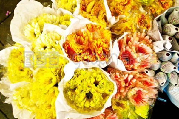 晨光中的芬芳 花市玫瑰的礼品经济与文化意蕴